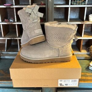 Ugg DAE Sunshine boot NWT